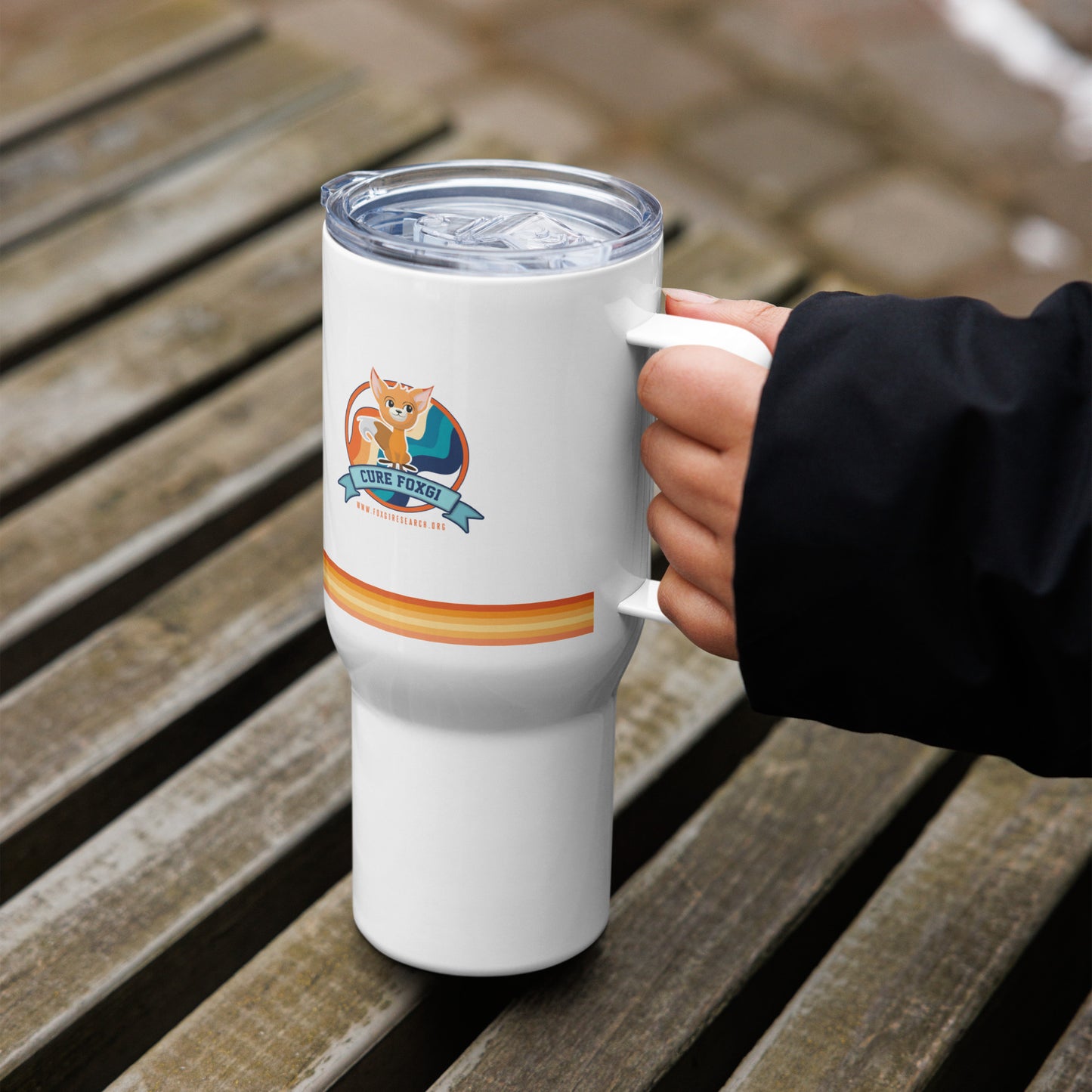 Travel mug with a handle